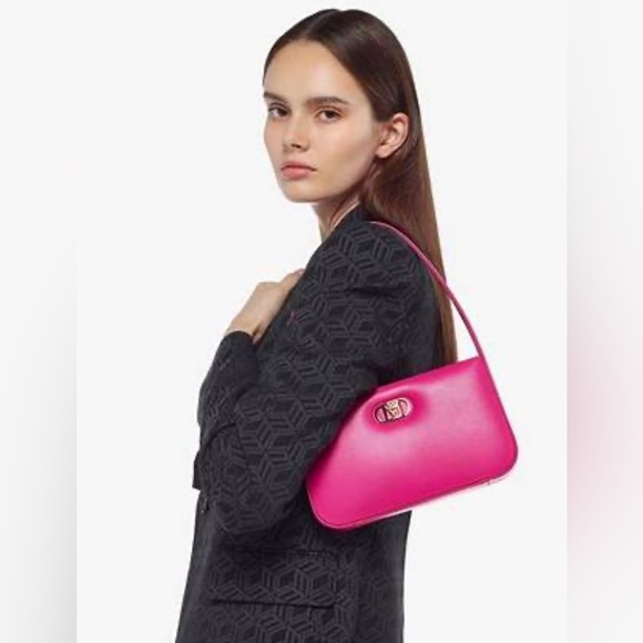 Sold 🩷 MCM Mode Travia Mini Shoulder Bag - Picture 7 of 8